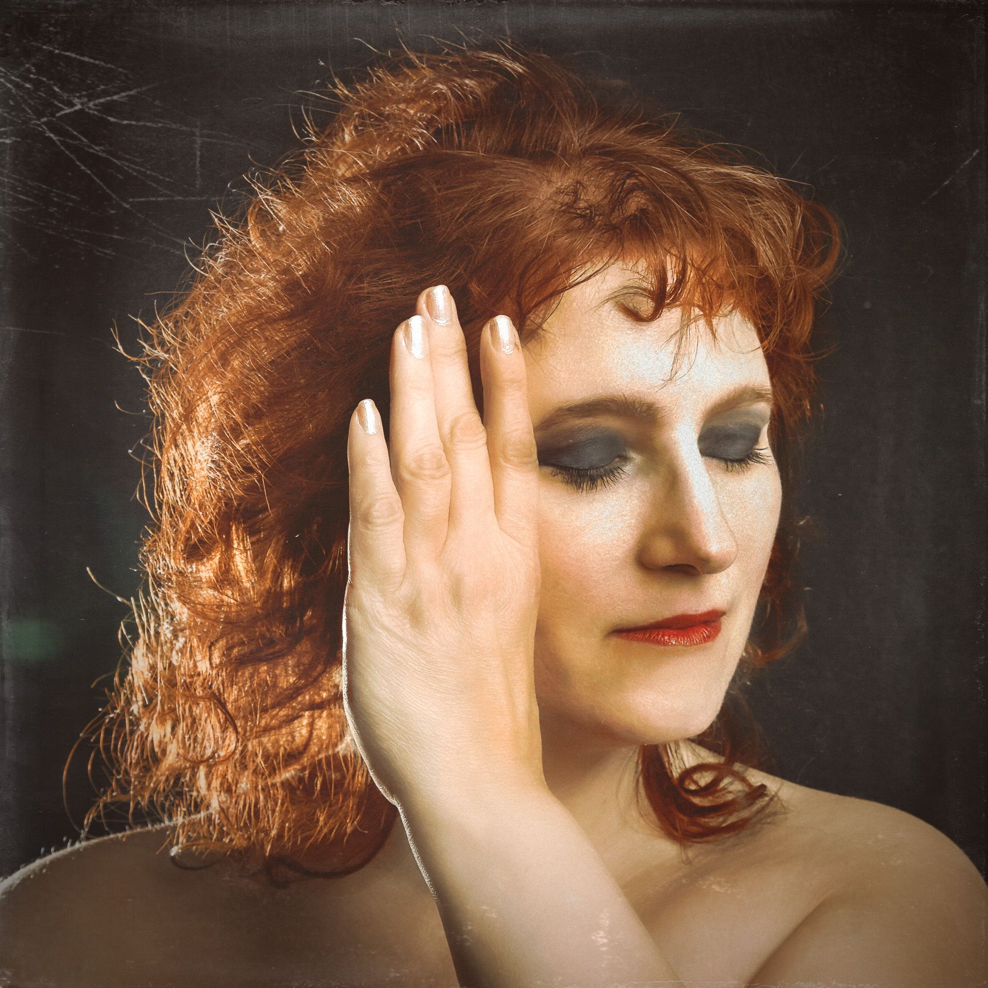 Michaela Portrait Hand (photograph by Roman Drahosz)